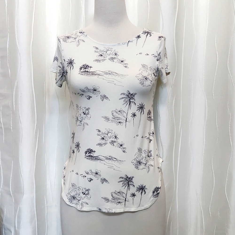 Premise Tropical Floral Short Sleeve Top